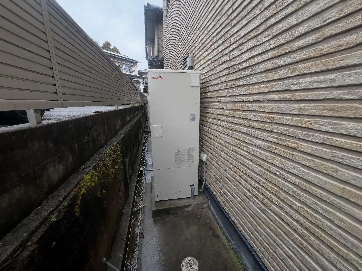 尾道市にて、電気温水器からエコキュートへの交換をさせていただ...